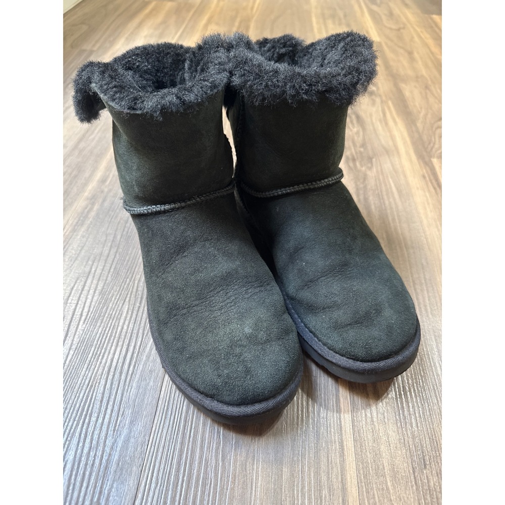 UGG Bailey II Bow Ankle Boots Women 8 Black Suede Sheepskin Fur Ribbon Trim